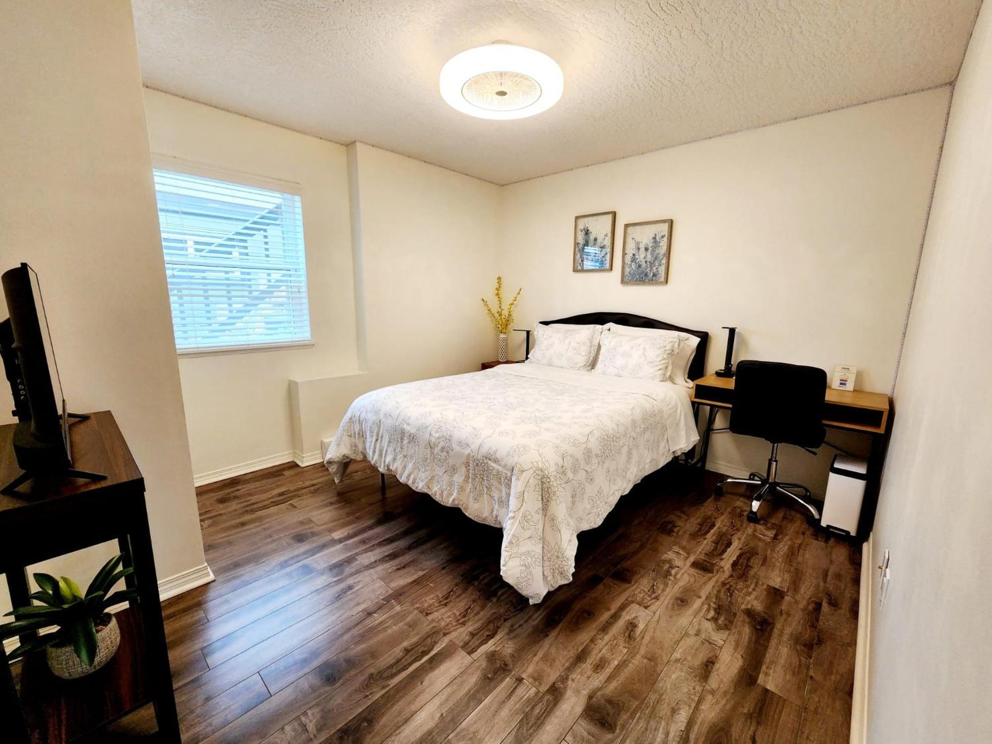 Adorable 1- Bedroom Suite In Langford Victoria Esterno foto