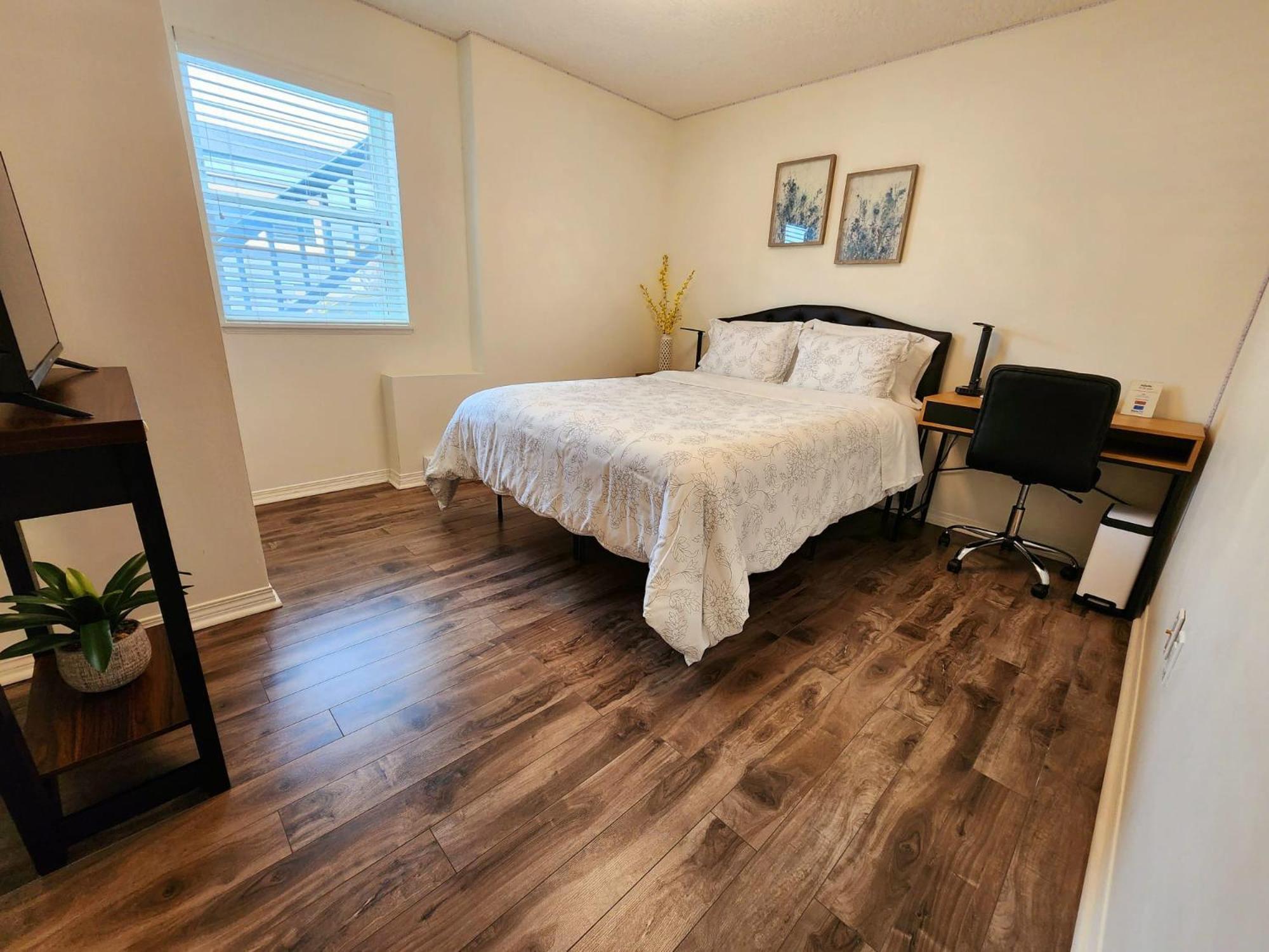 Adorable 1- Bedroom Suite In Langford Victoria Esterno foto
